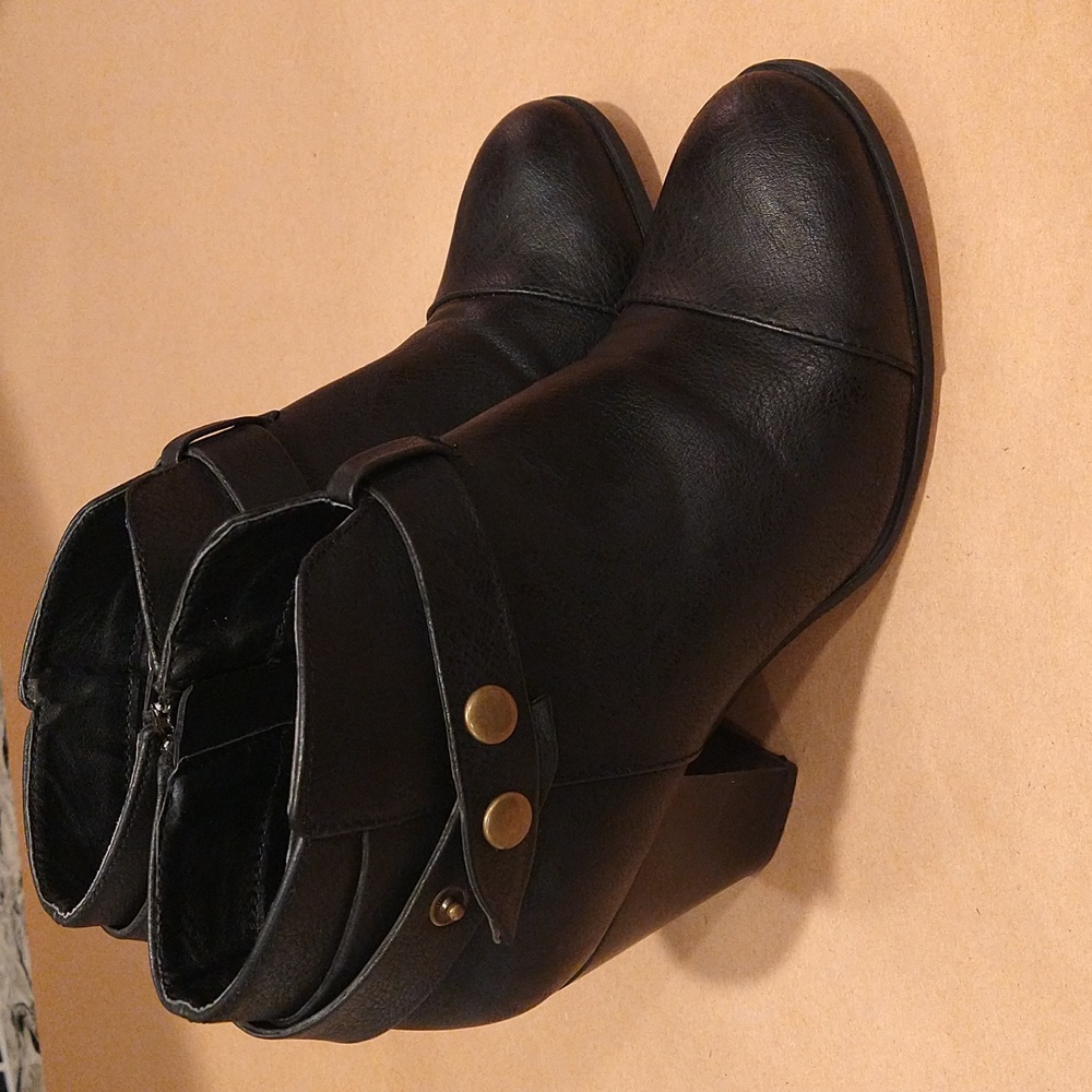 American Eagle Outfitters, Black Ankle Booties With 3.5" Heel, Size 7 1/2.